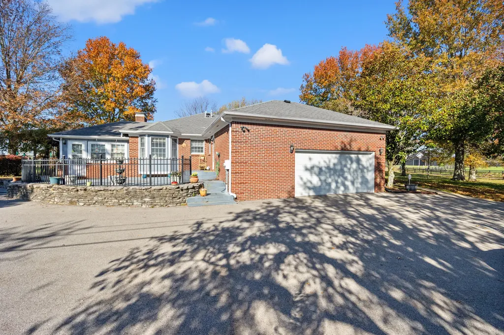 1360 Hoover Pike Nicholasville KY 40356