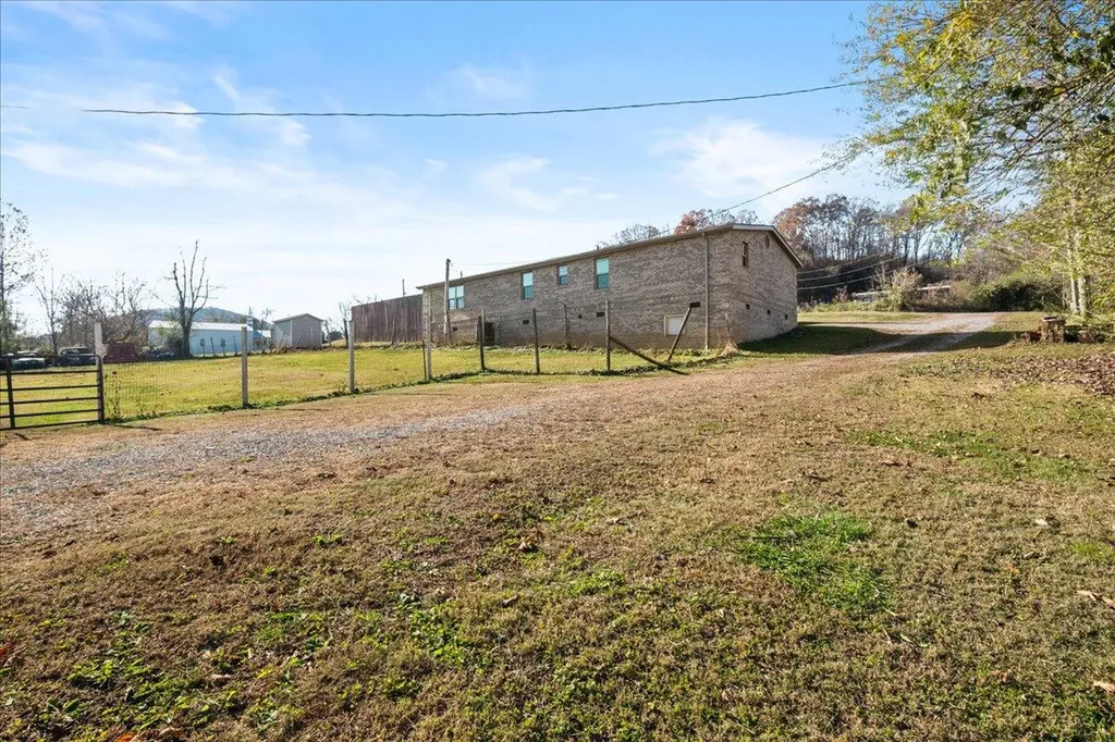 861 Black Oak Road Williamsburg KY 40769