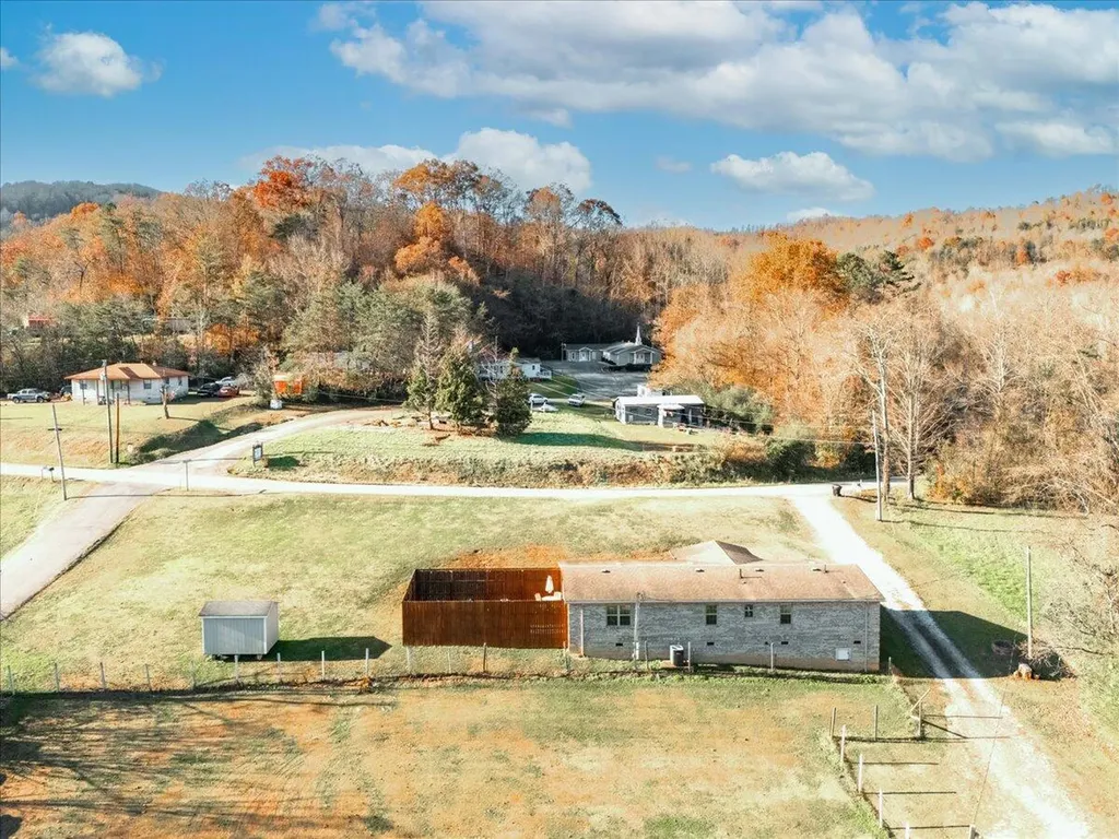 861 Black Oak Road Williamsburg KY 40769