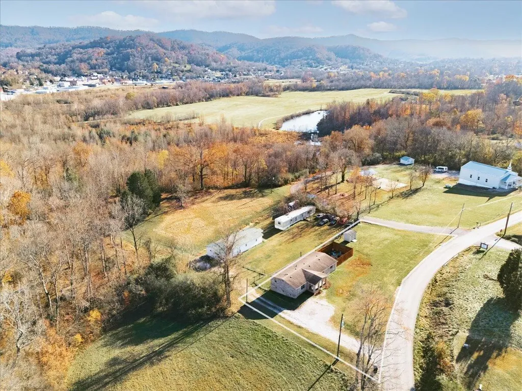 861 Black Oak Road Williamsburg KY 40769