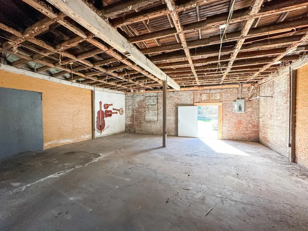 9144 Main Street Livingston KY 40445