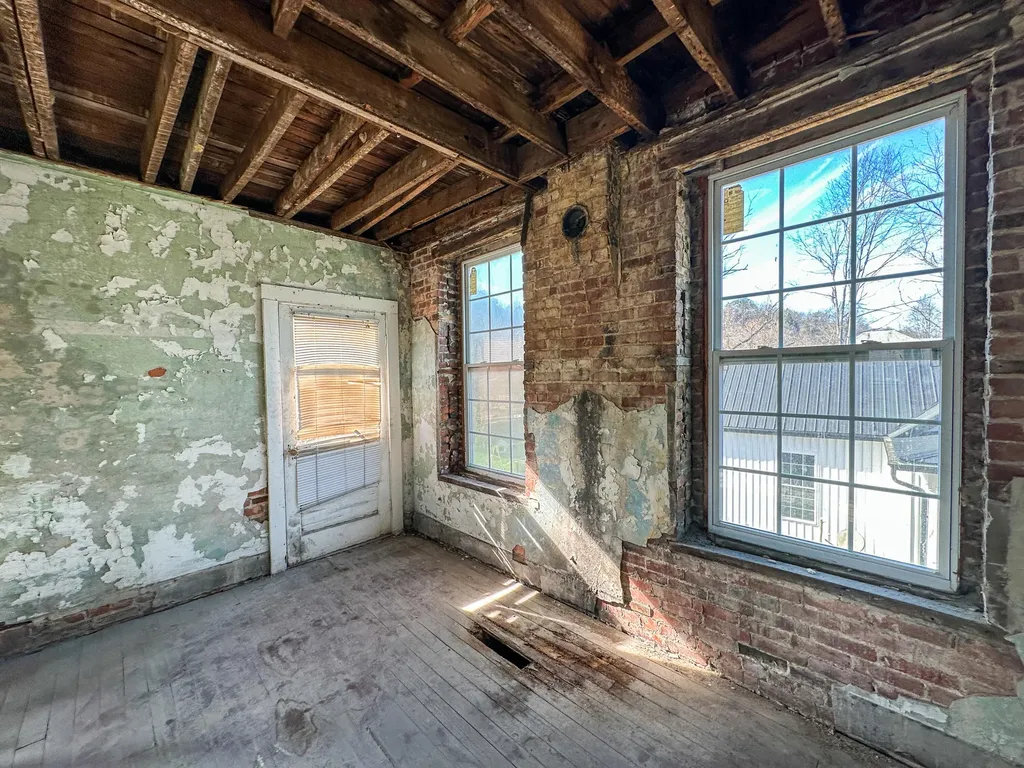 9144 Main Street Livingston KY 40445