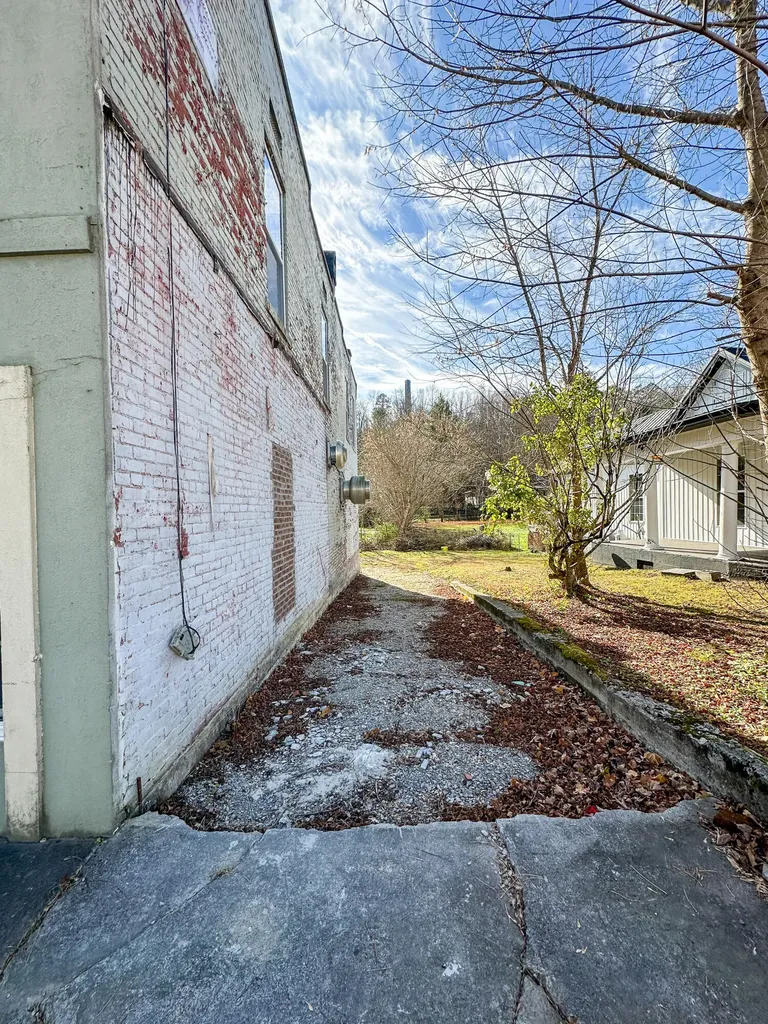 9144 Main Street Livingston KY 40445