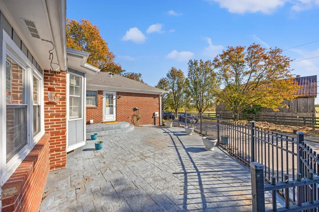 1360 Hoover Pike Nicholasville KY 40356
