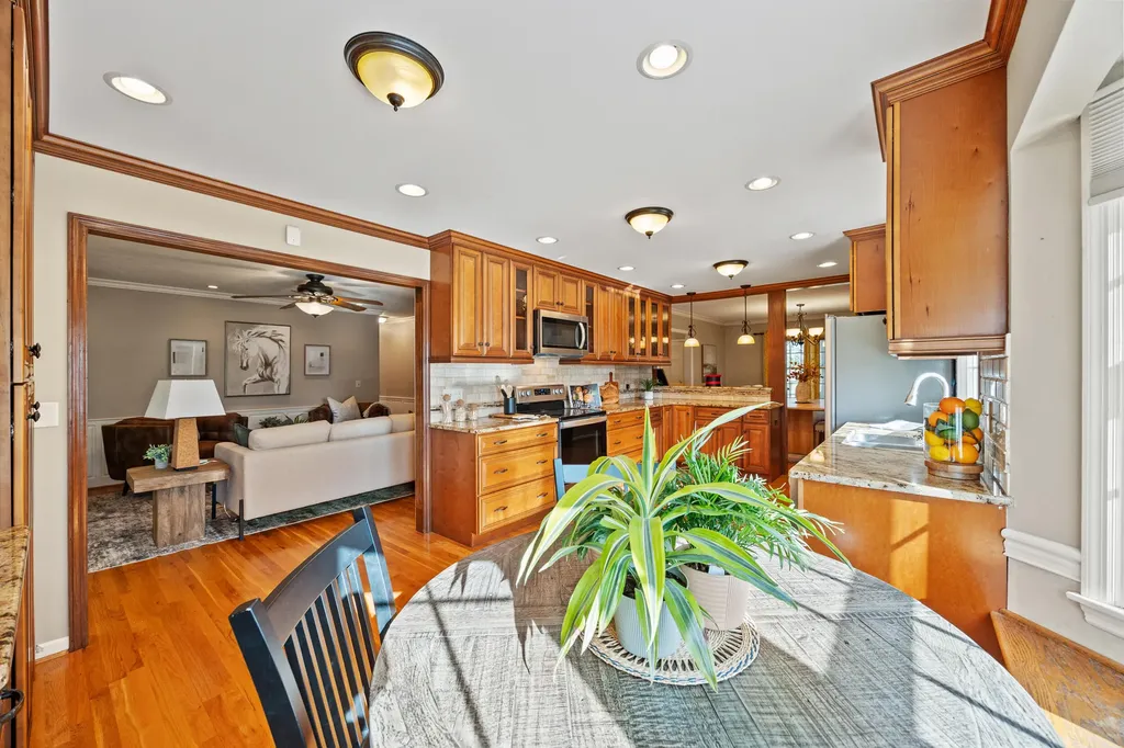 1360 Hoover Pike Nicholasville KY 40356