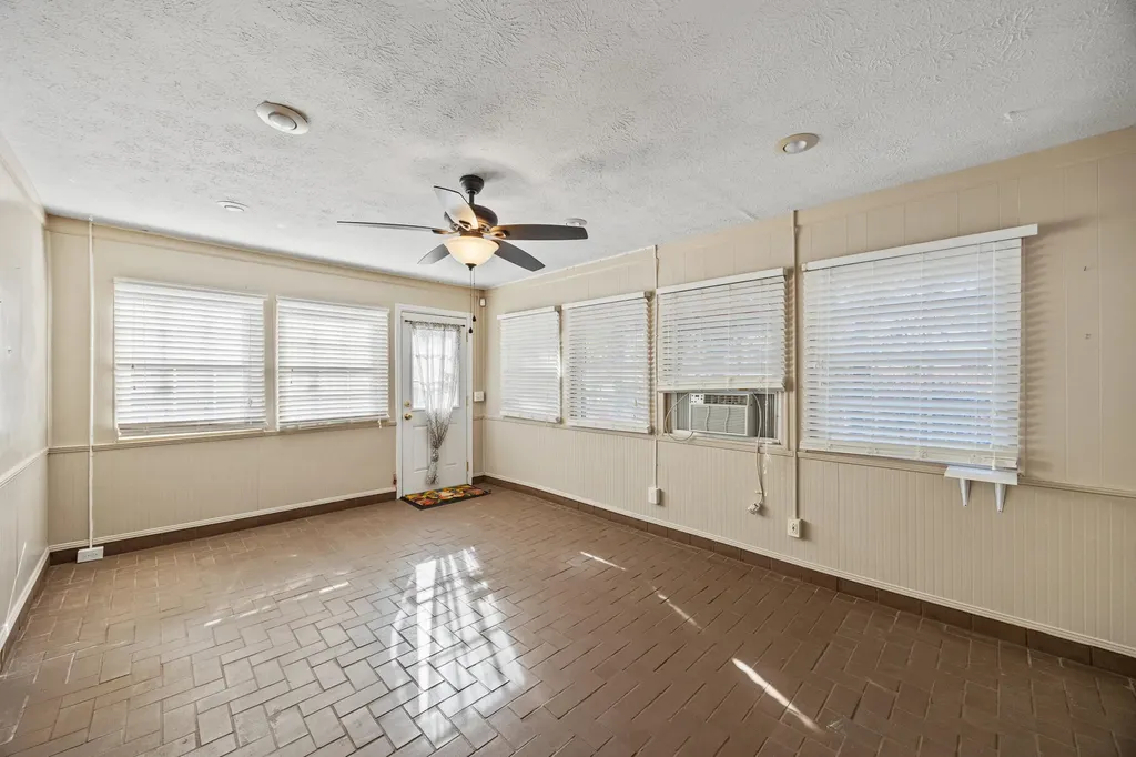 1360 Hoover Pike Nicholasville KY 40356