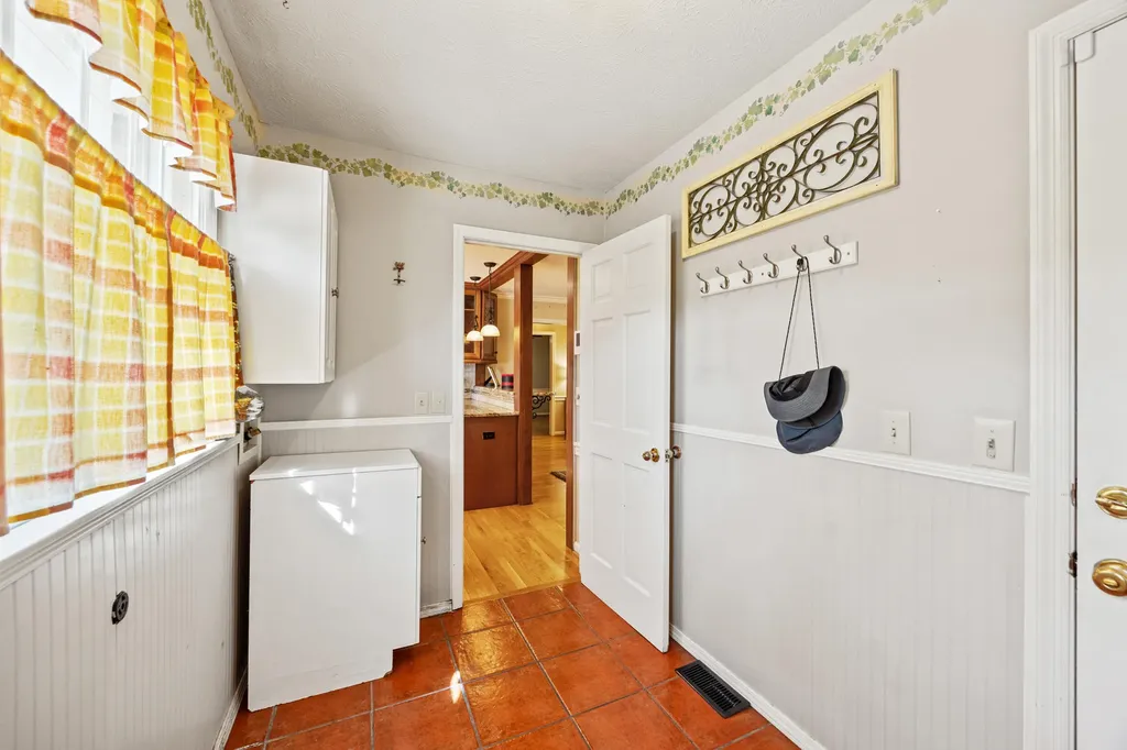 1360 Hoover Pike Nicholasville KY 40356
