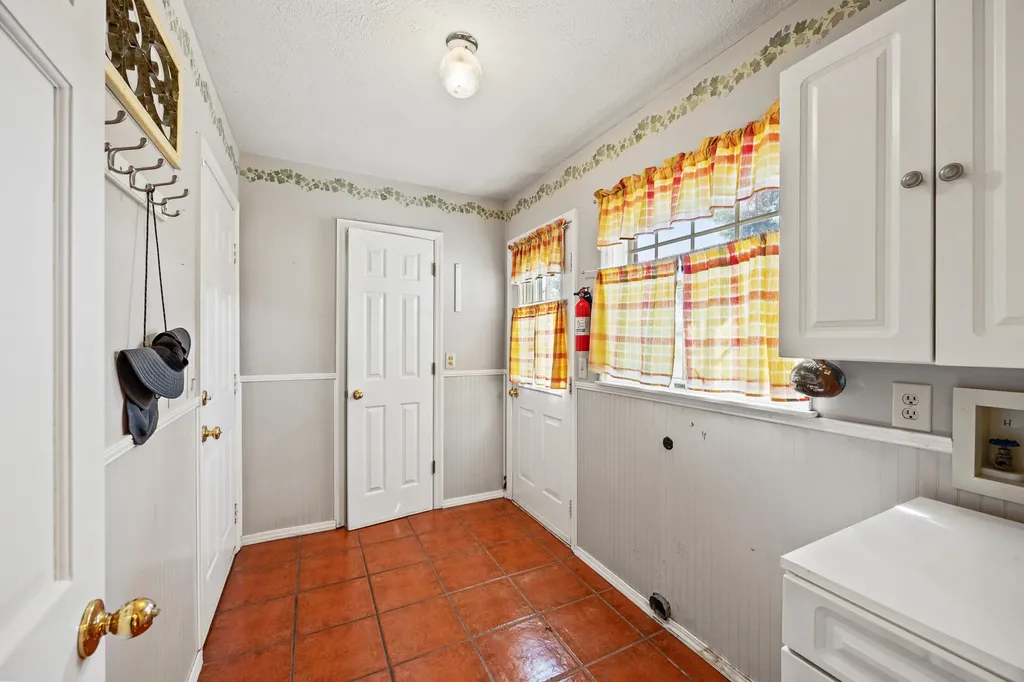 1360 Hoover Pike Nicholasville KY 40356
