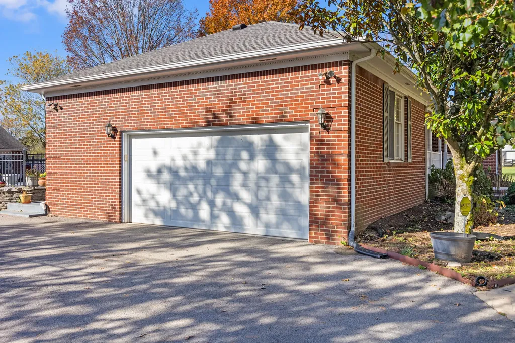 1360 Hoover Pike Nicholasville KY 40356