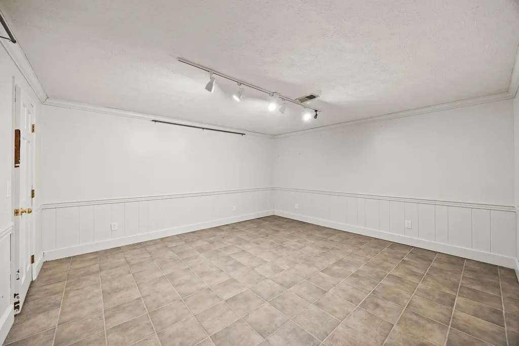 1360 Hoover Pike Nicholasville KY 40356