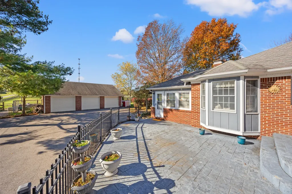 1360 Hoover Pike Nicholasville KY 40356
