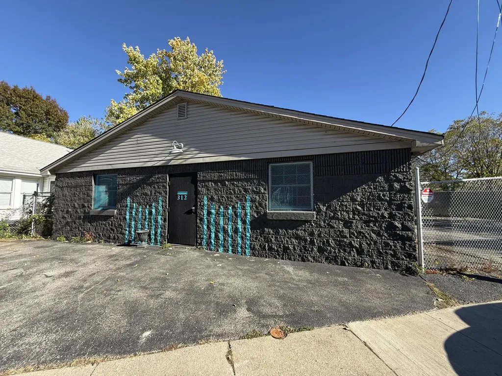 312 Thompson Road Lexington KY 40508