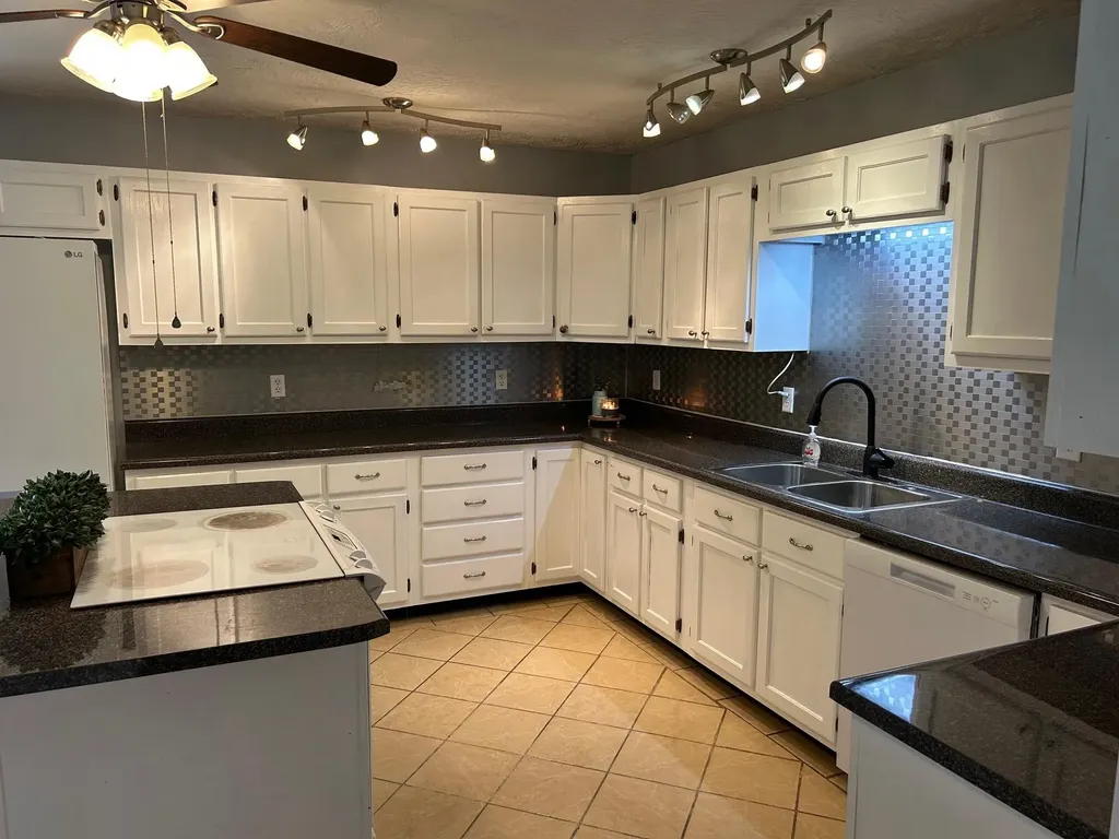 1408 Ky-80 Windsor KY 42565