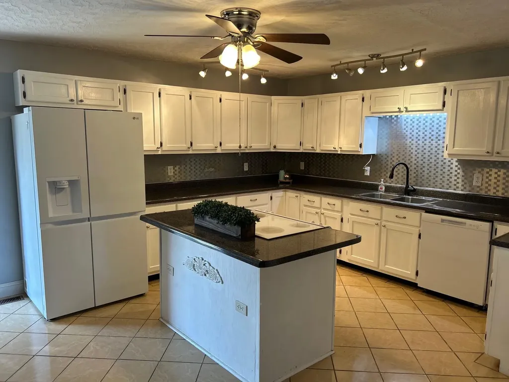 1408 Ky-80 Windsor KY 42565