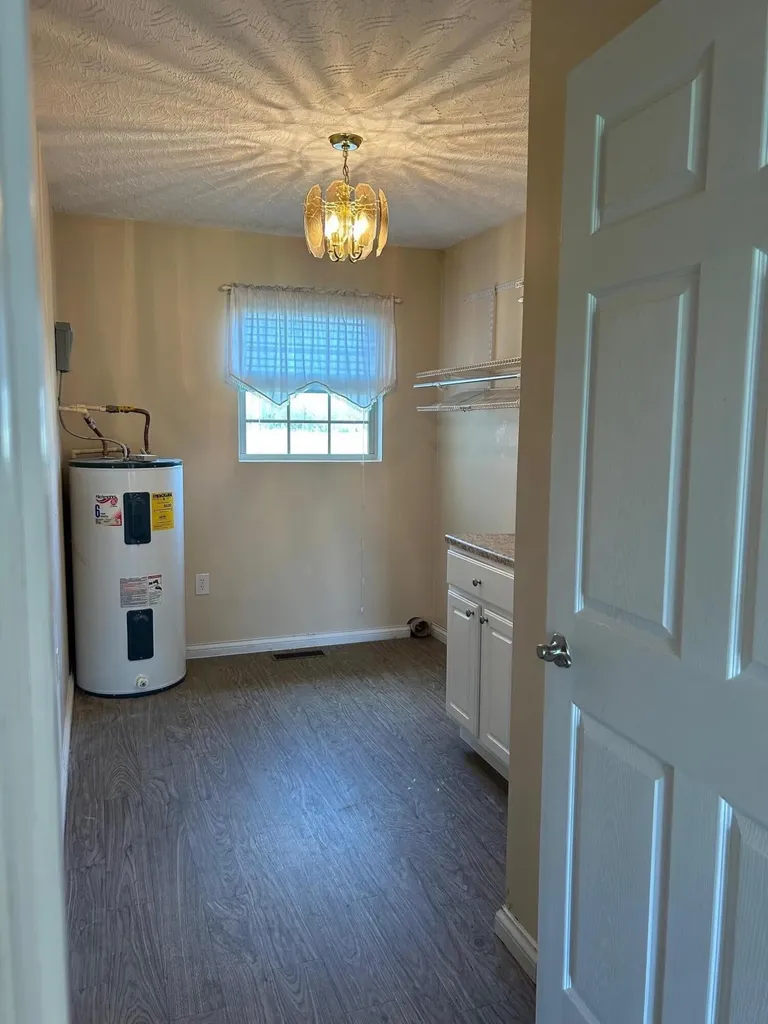 1408 Ky-80 Windsor KY 42565