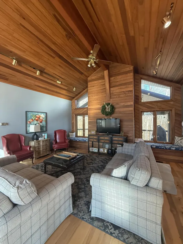 893 Lily Creek Lane Jamestown KY 42629