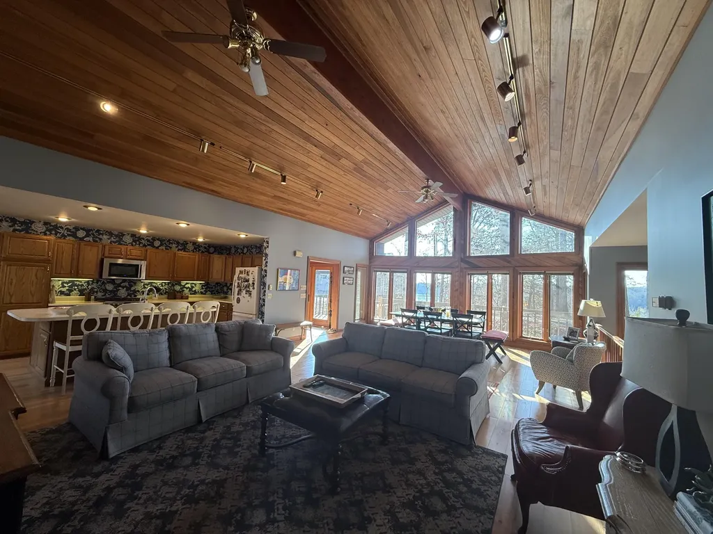 893 Lily Creek Lane Jamestown KY 42629