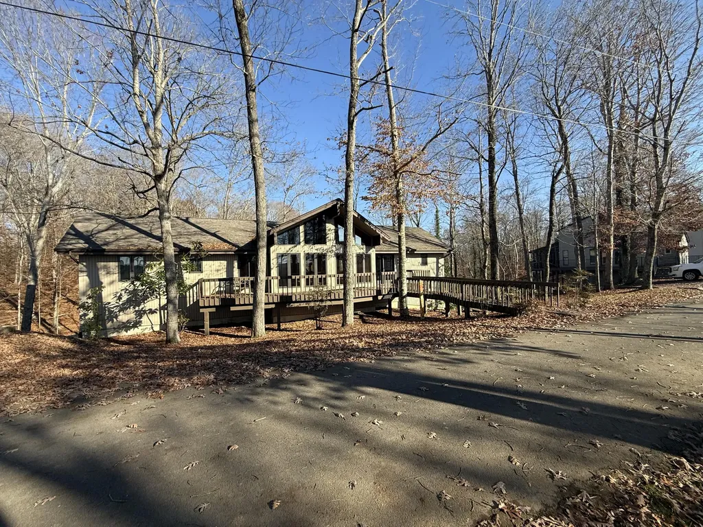 893 Lily Creek Lane Jamestown KY 42629