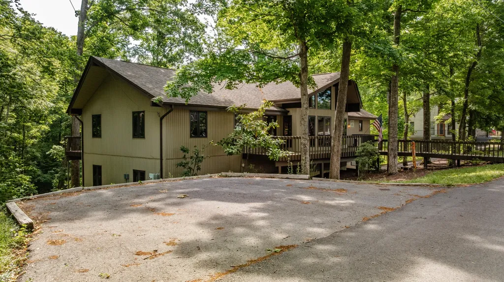 893 Lily Creek Lane Jamestown KY 42629