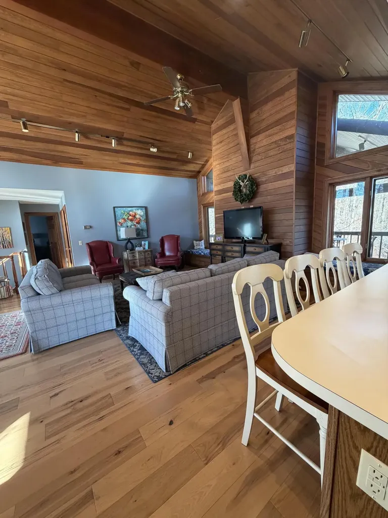 893 Lily Creek Lane Jamestown KY 42629