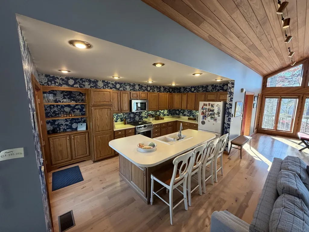 893 Lily Creek Lane Jamestown KY 42629
