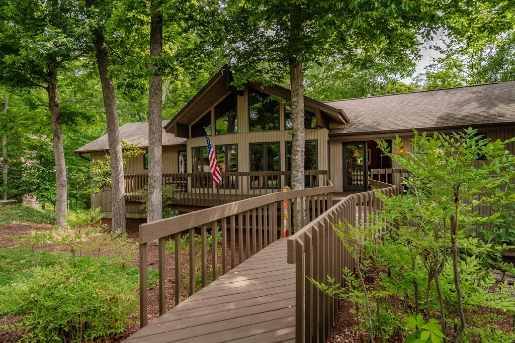 893 Lily Creek Lane Jamestown KY 42629