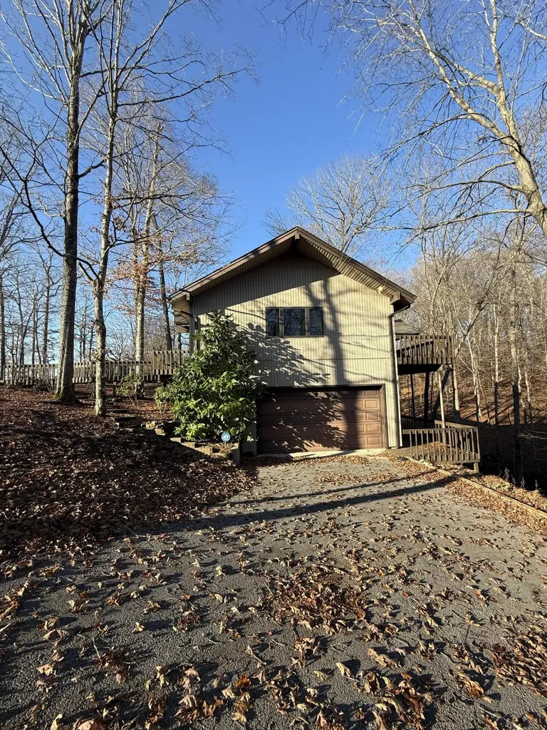 893 Lily Creek Lane Jamestown KY 42629