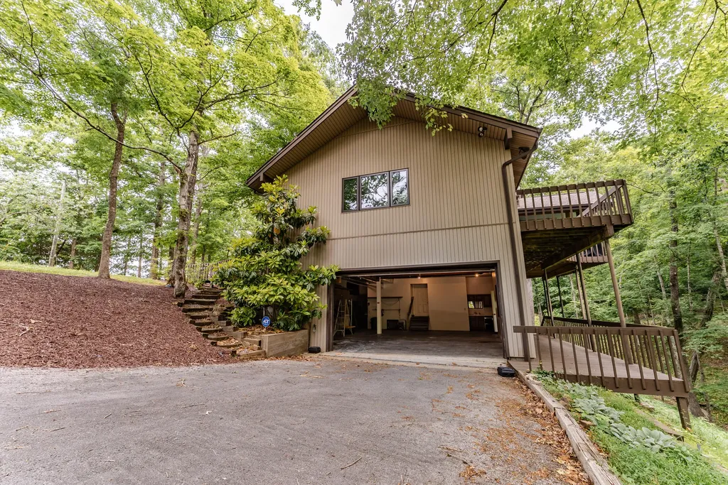 893 Lily Creek Lane Jamestown KY 42629
