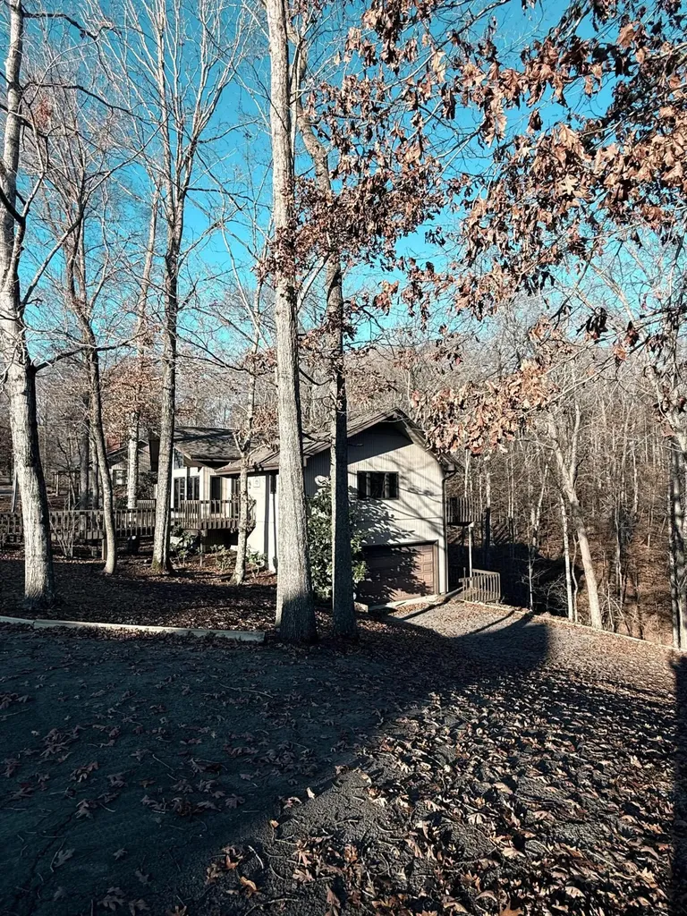 893 Lily Creek Lane Jamestown KY 42629