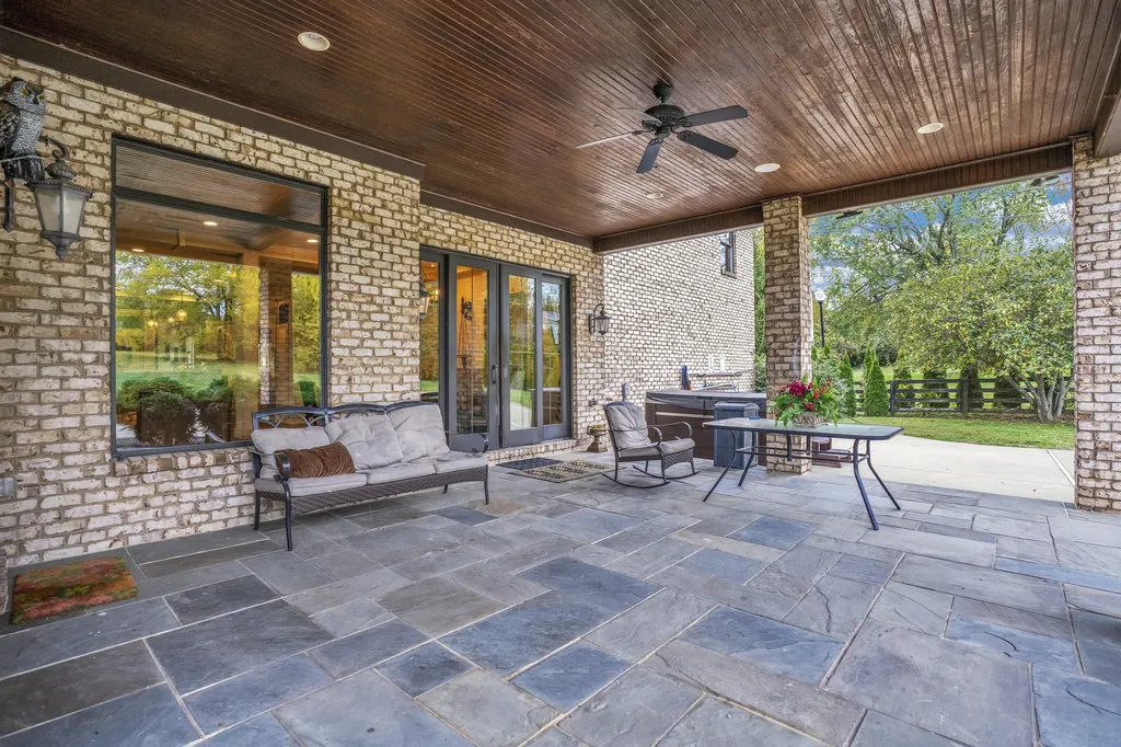 1911 Parkers Mill Road Lexington KY 40504