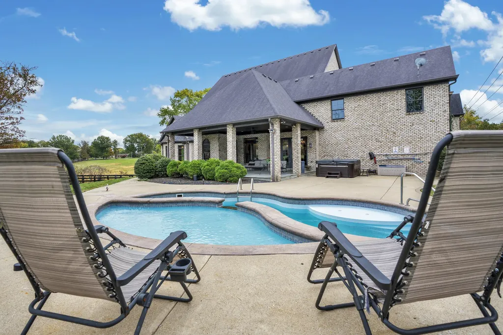 1911 Parkers Mill Road Lexington KY 40504