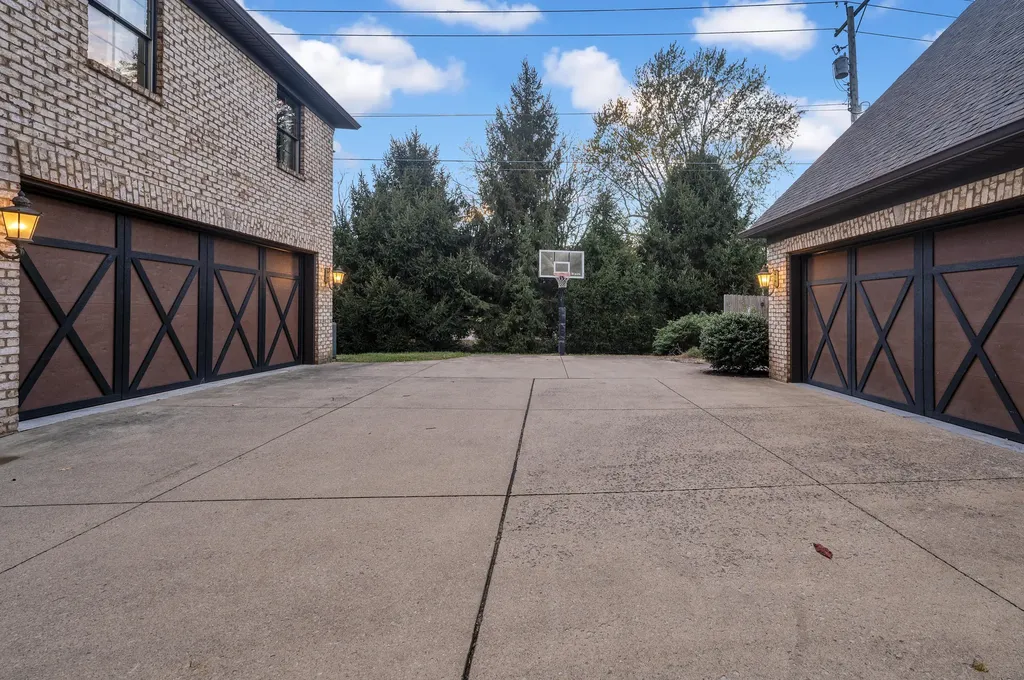 1911 Parkers Mill Road Lexington KY 40504