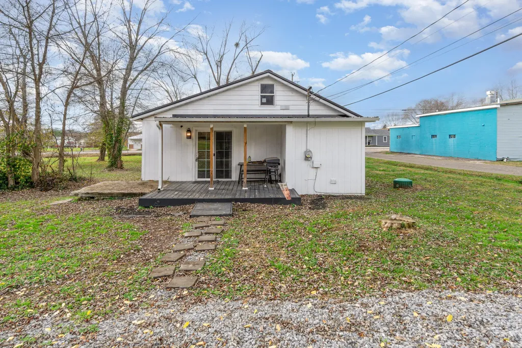 2768 Ky-198 Stanford KY 40484