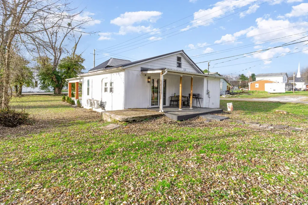 2768 Ky-198 Stanford KY 40484