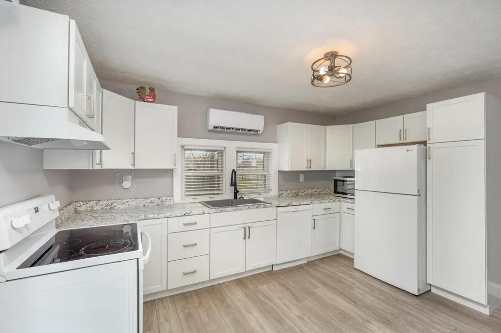 2768 Ky-198 Stanford KY 40484