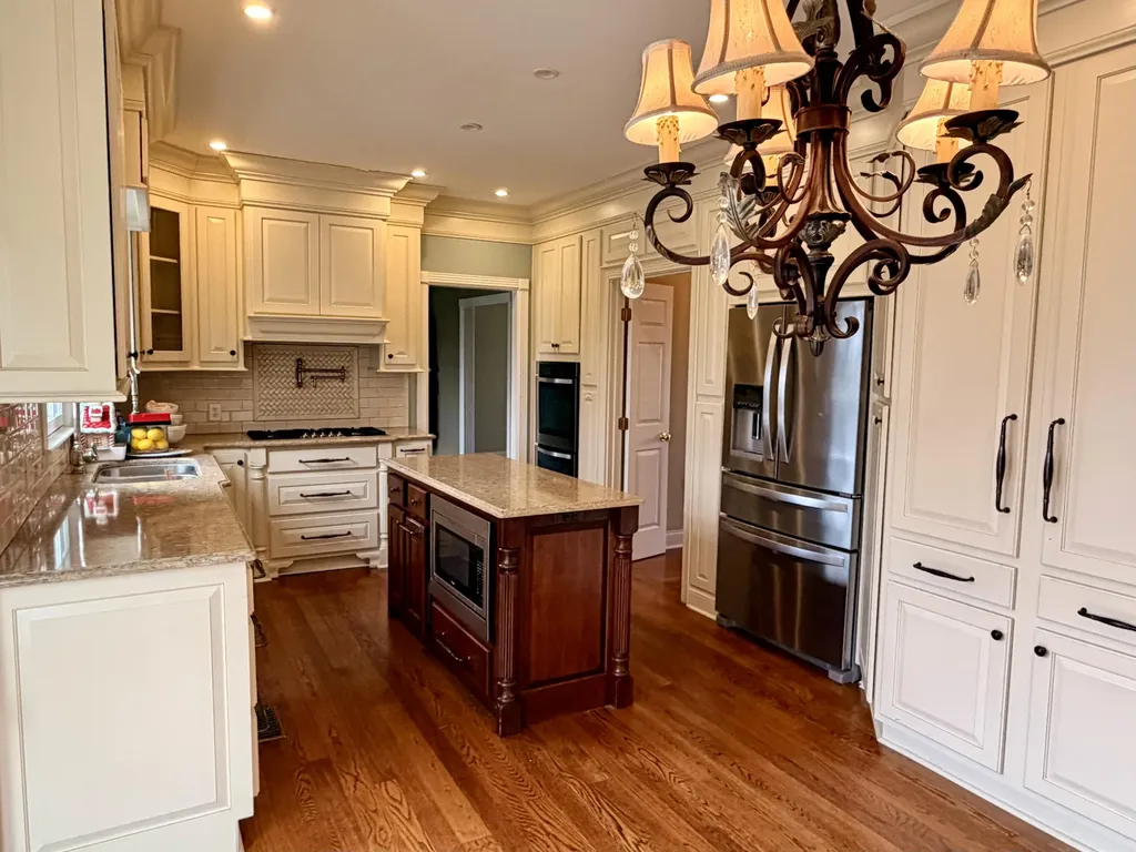 1807 Drake Lane London KY 40741