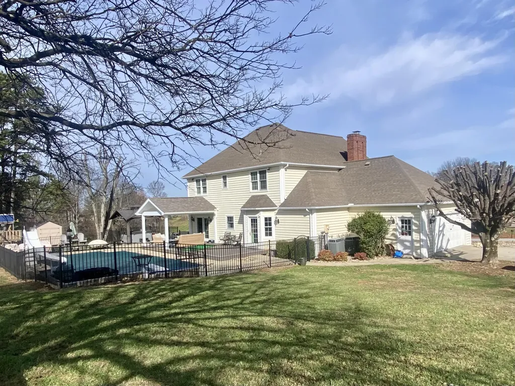 1807 Drake Lane London KY 40741