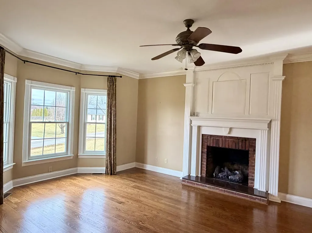 1807 Drake Lane London KY 40741