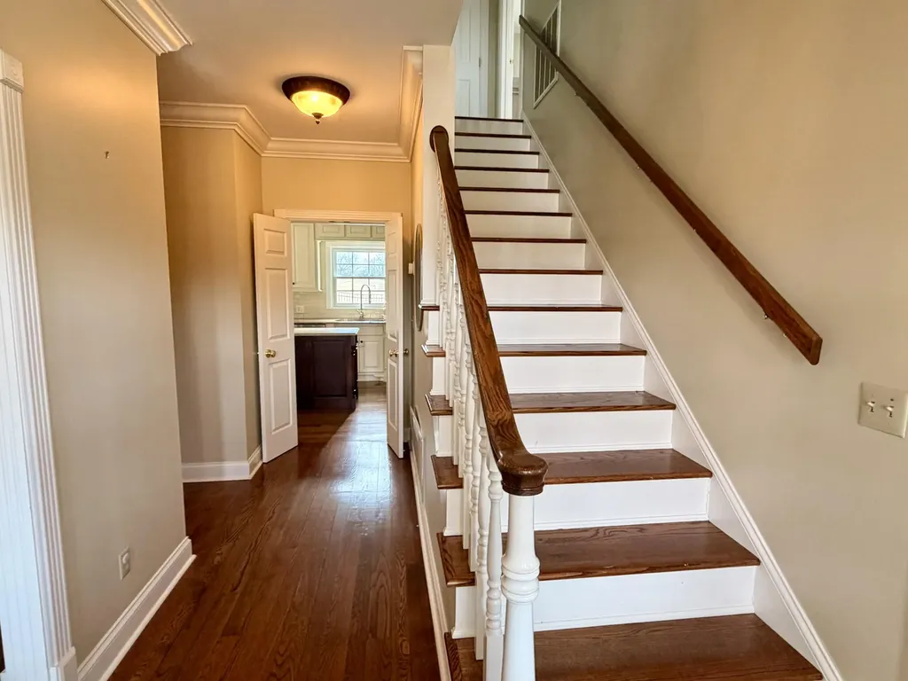 1807 Drake Lane London KY 40741