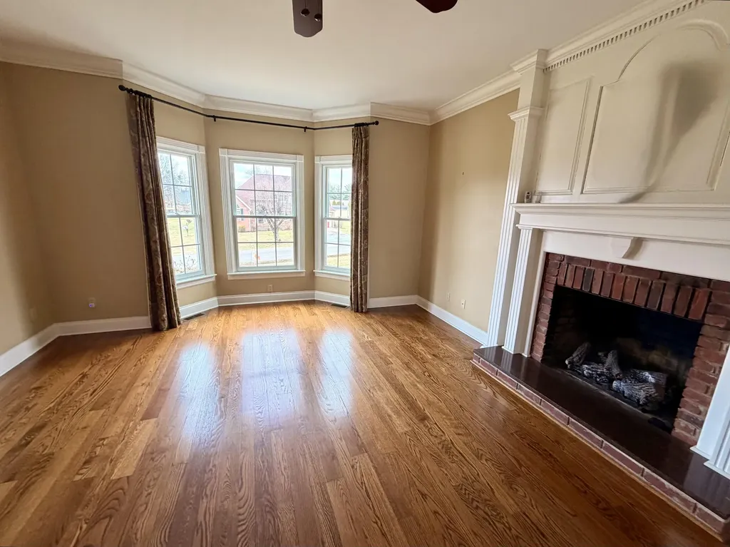 1807 Drake Lane London KY 40741