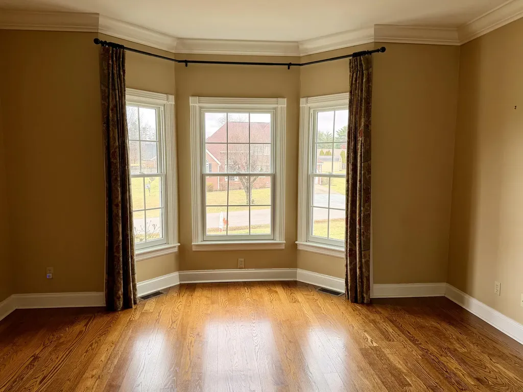 1807 Drake Lane London KY 40741