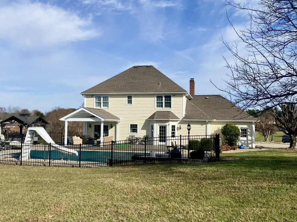 1807 Drake Lane London KY 40741