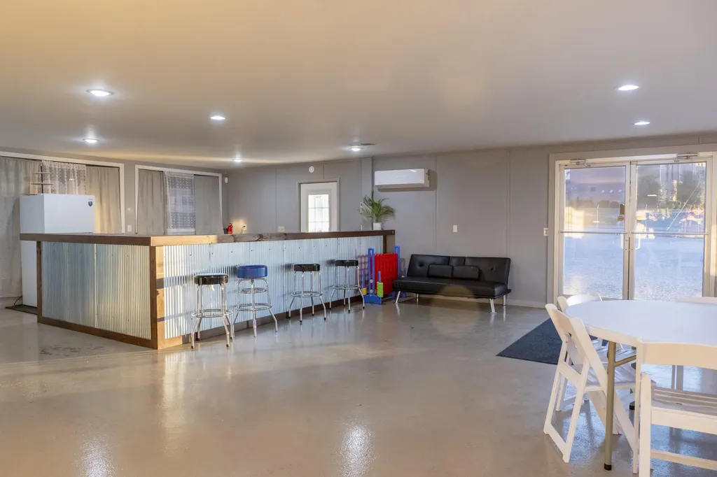 2104 Ky-90 Monticello KY 42633