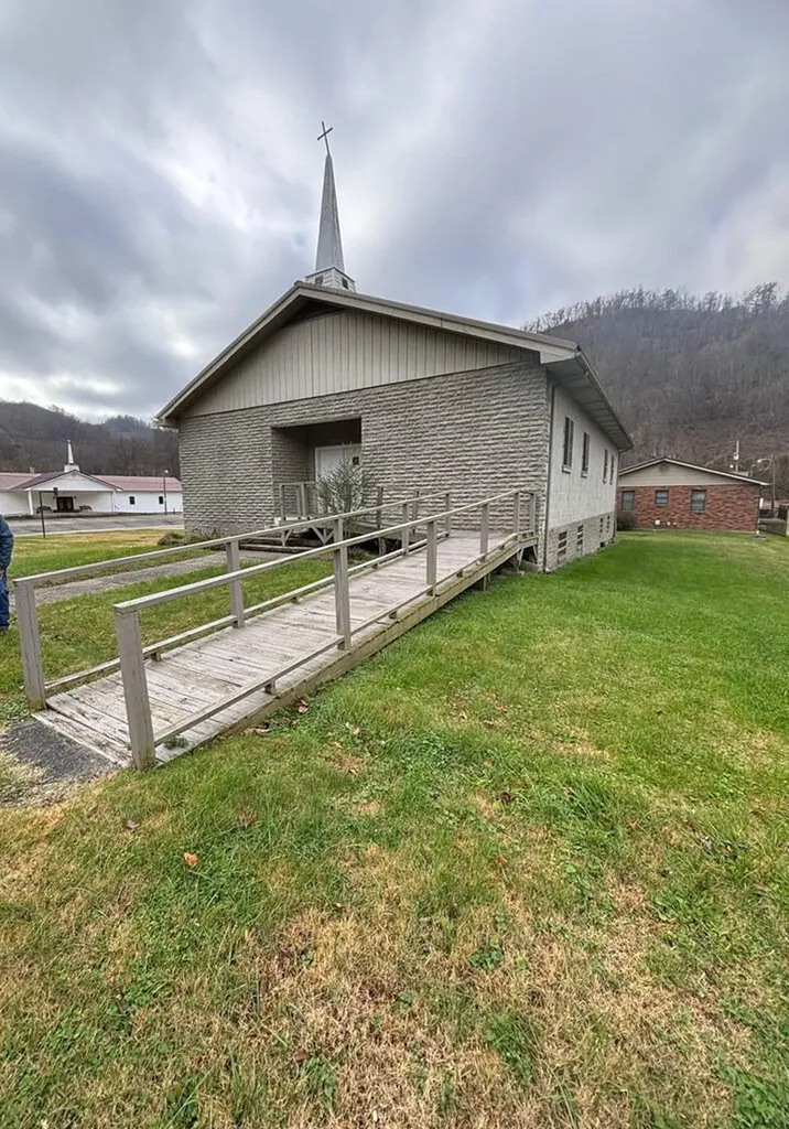 2194 Ky-1428 Prestonsburg KY 41653