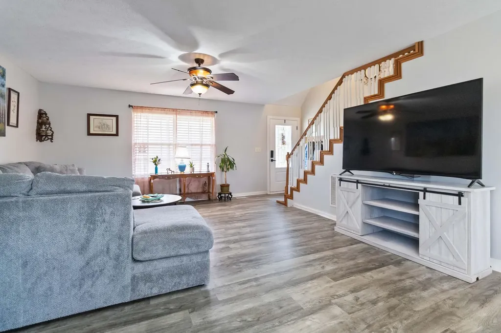 207 Clover Pointe Drive Somerset KY 42503