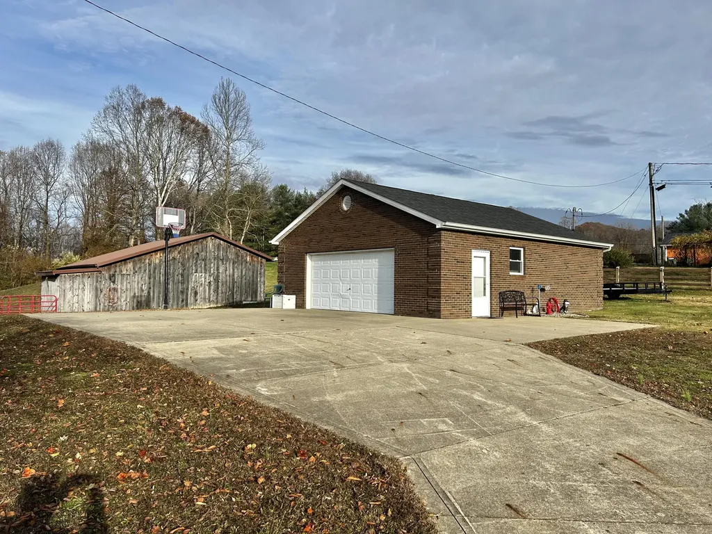 87 Meadowbrook Road Vanceburg KY 41179