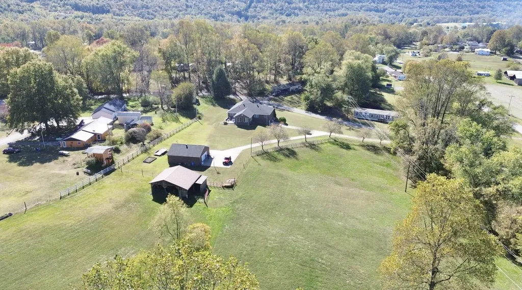 87 Meadowbrook Road Vanceburg KY 41179