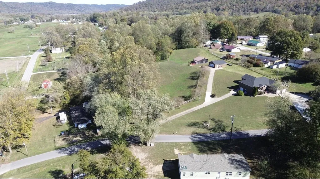 87 Meadowbrook Road Vanceburg KY 41179