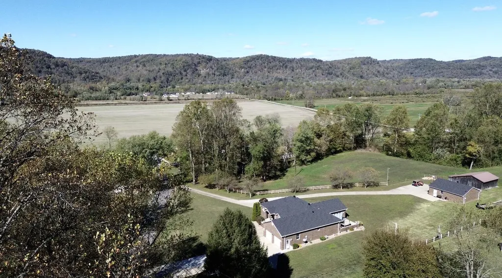 87 Meadowbrook Road Vanceburg KY 41179