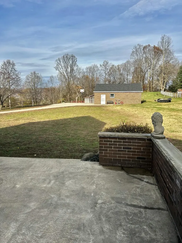 87 Meadowbrook Road Vanceburg KY 41179